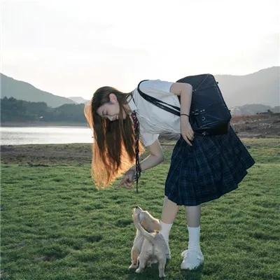 蒂拉和兰妮劫火车